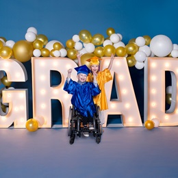 Lighted Grad Photo Prop Kit with Gold/White Balloons